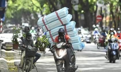 Mức phạt xe máy chở hàng quá mức cho phép